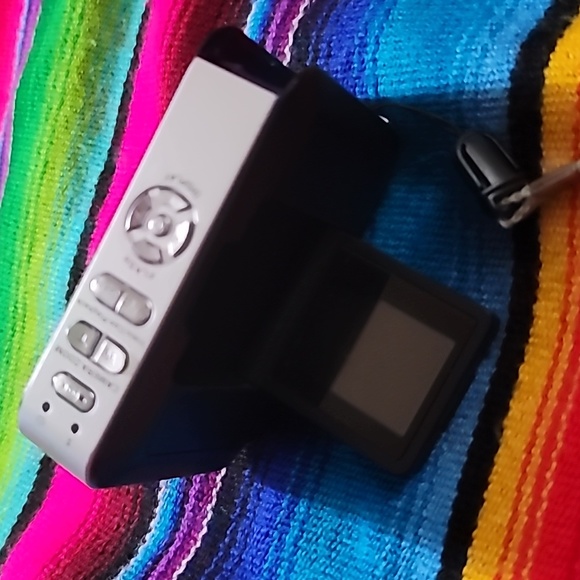 Digital Concepts handheld video camera- battery storage door is broken - Picture 2 of 4